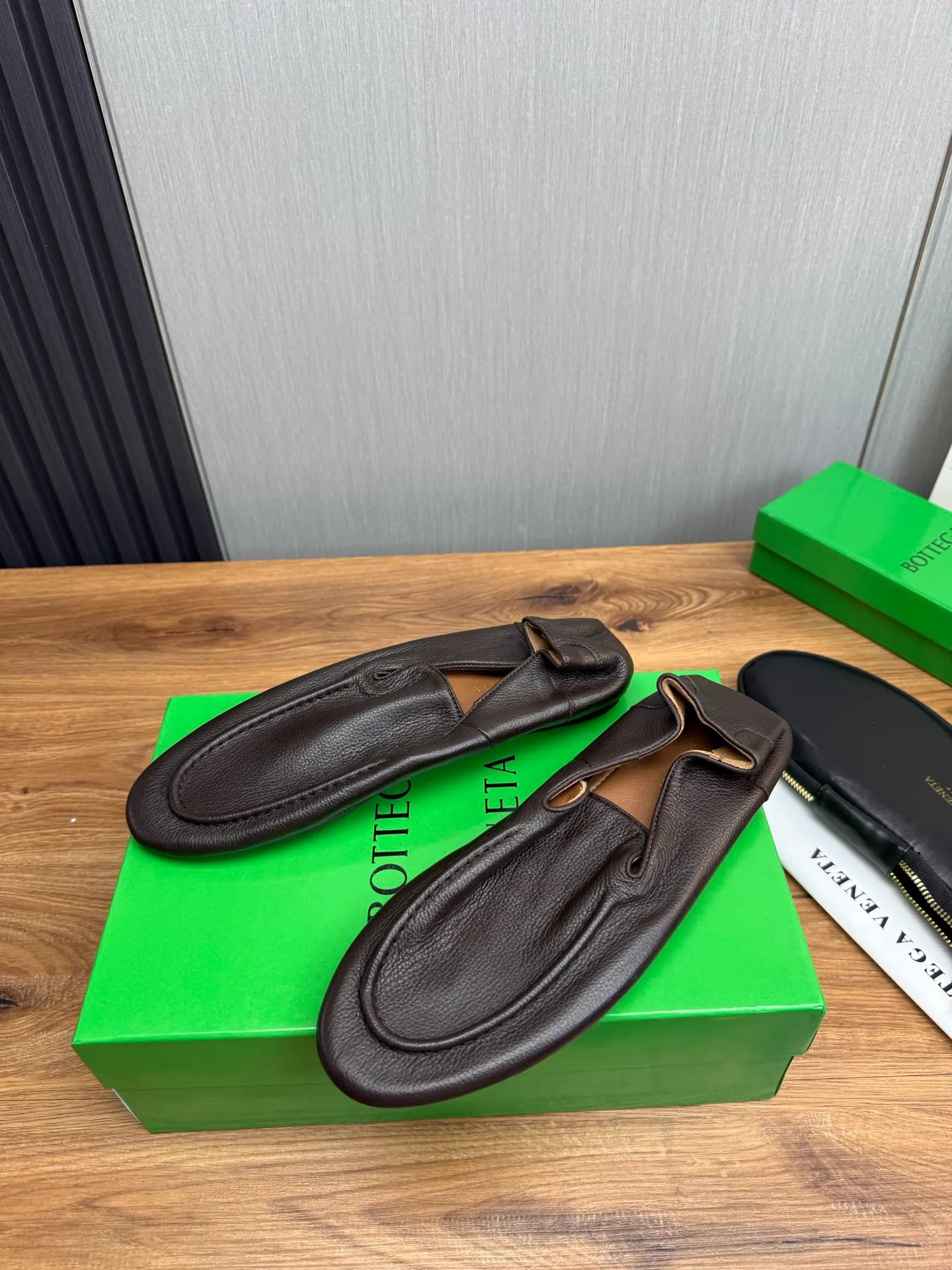 Men's men's shoes💰480💰BV-popular wallet shoes👟Casual, fashionable and comfortable🔗Good travel partner✅Original cowhide + imported cowhide. Original rubber outsole, available all year round👏Size: 38-45 (38.45 custom-made, non-returnable)